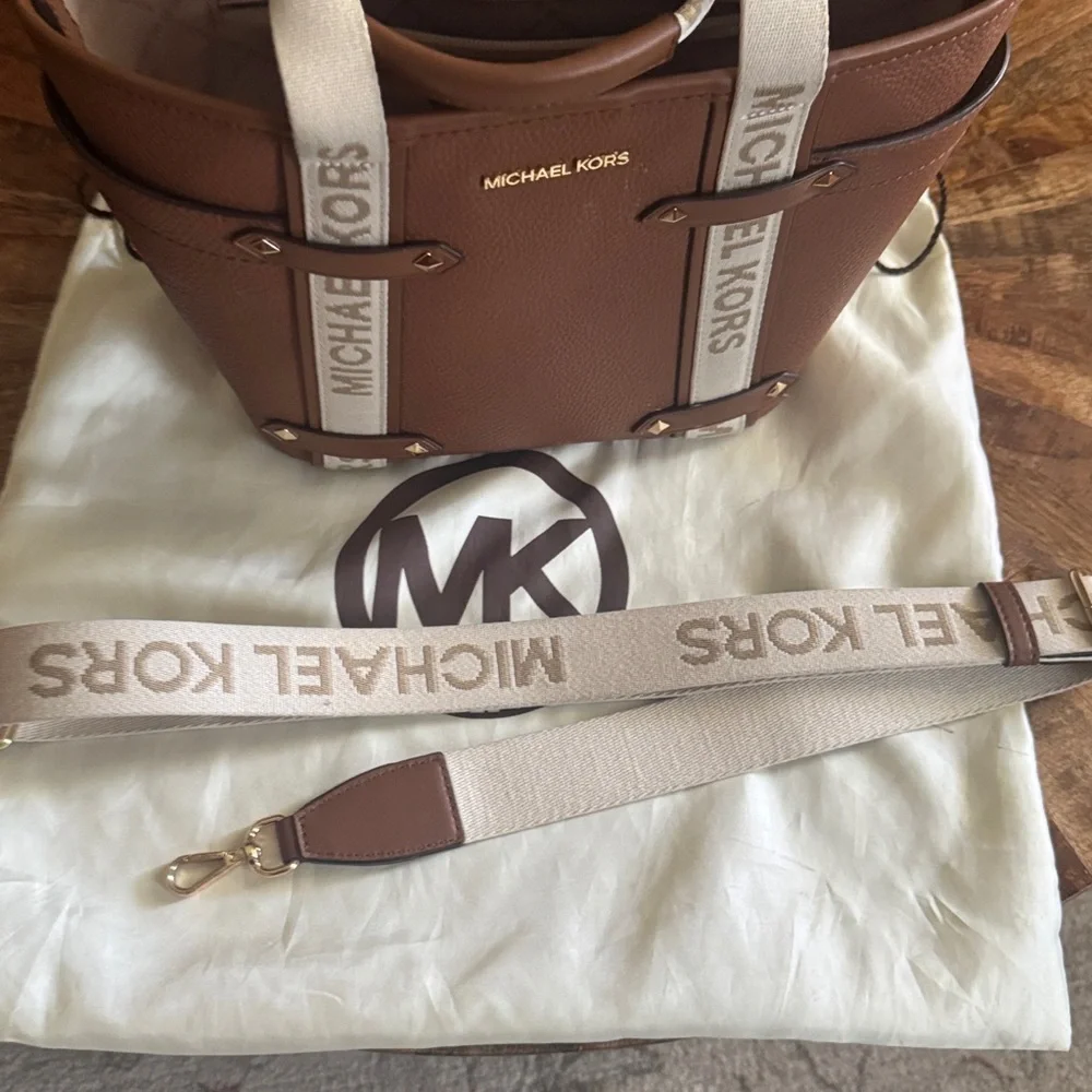 MICHAEL KORS MAEVE LEATHER LUGGAGE SMALL OPEN TOTE MSRP $328‎ - Picture 7 of 7